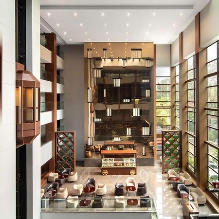 Hotel Radisson Blu Atria Bengaluru Exterior foto The lobby of the hotel