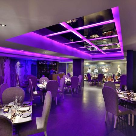 Hotel Radisson Blu Atria Bengaluru Exterior foto The interior of the restaurant